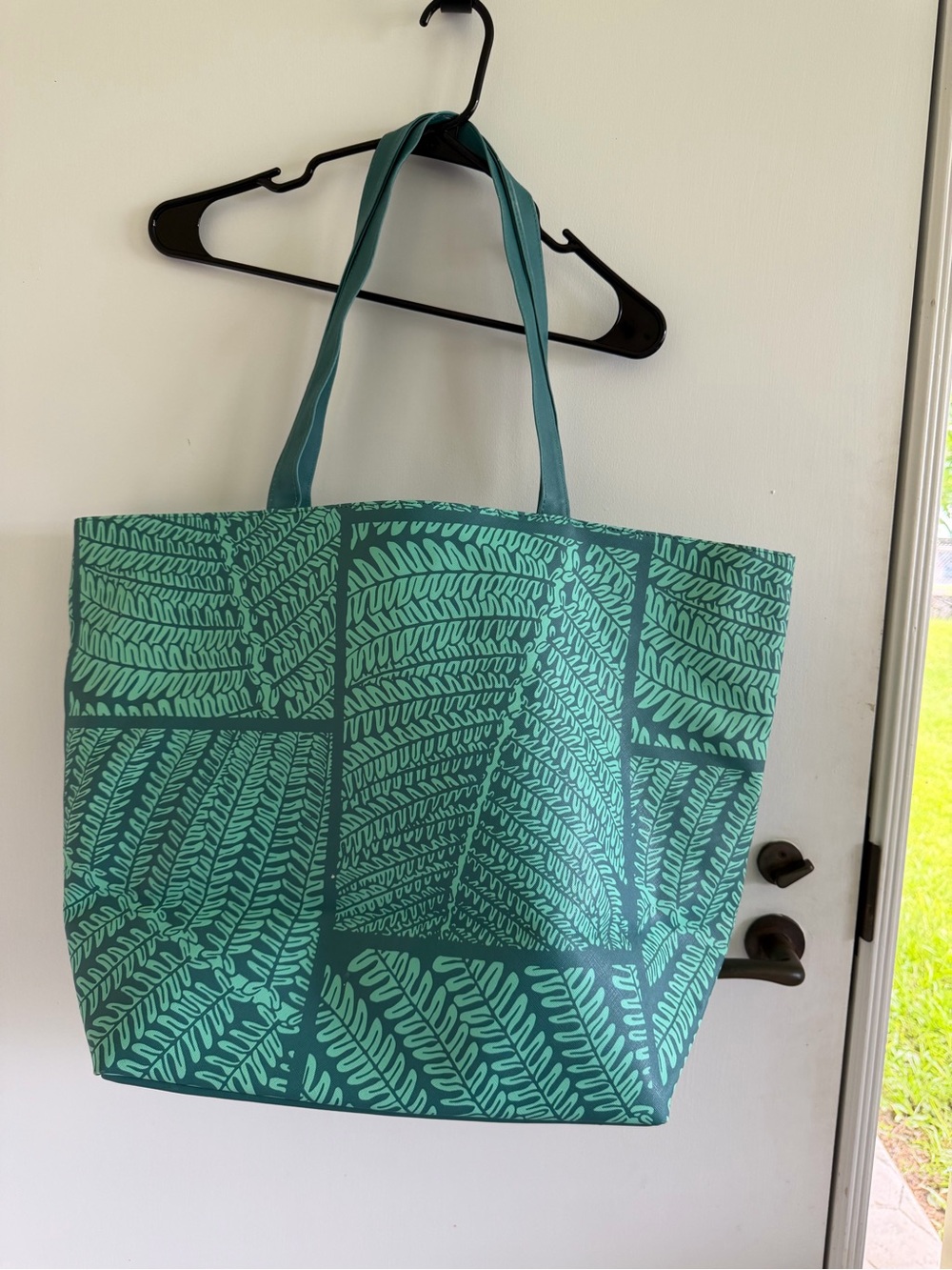 Kinolau Manaola Collection fern print tote Hawaii travel